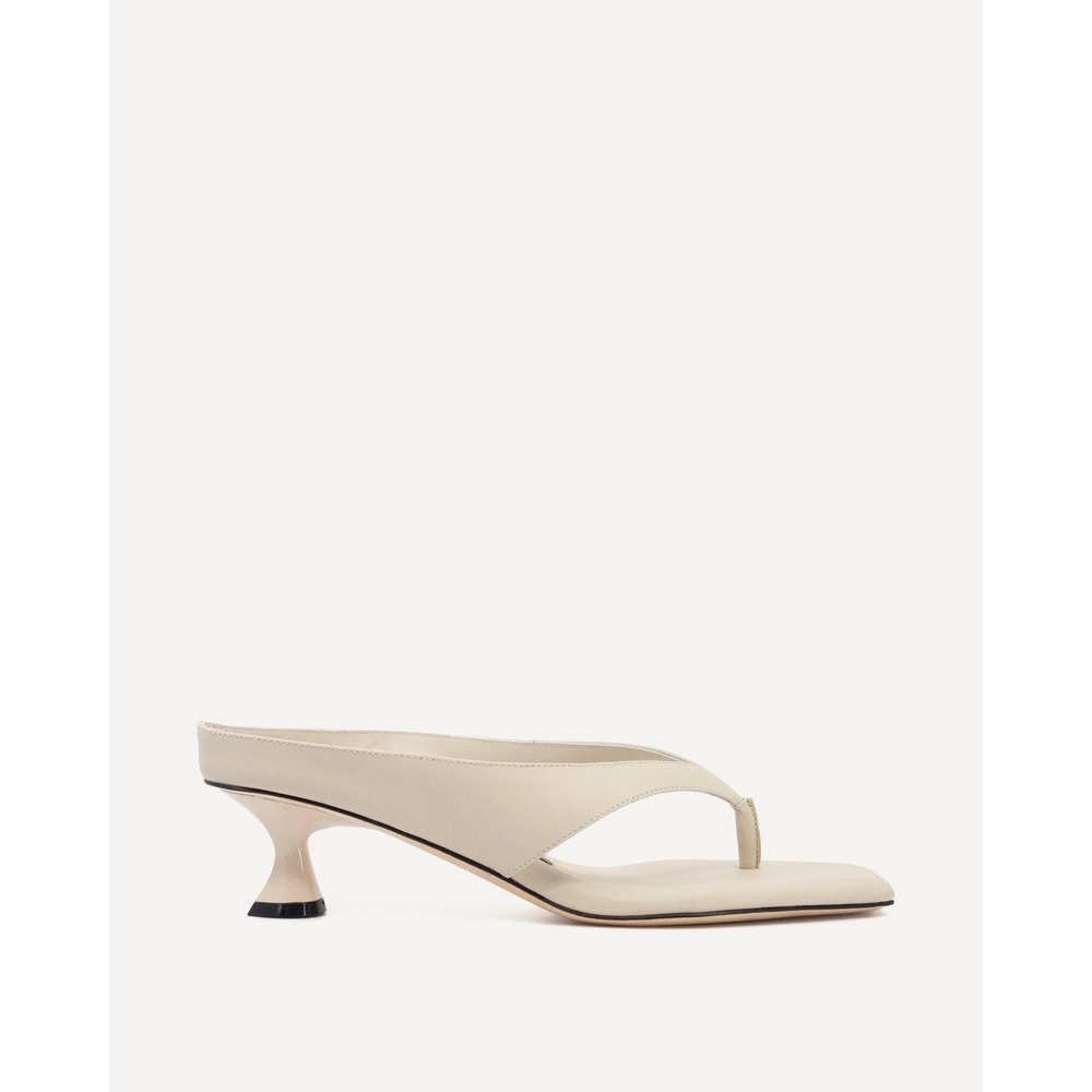 STUDIO AMELIA Cream Leather Thong Sandal with Sculpted Heel